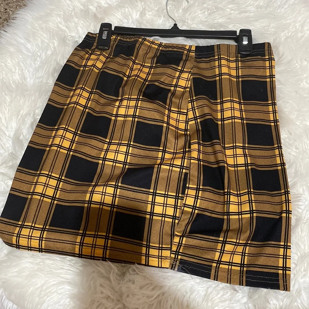 YELLOW AND BLACK PLAID SKIRT - Picture 1 of 1